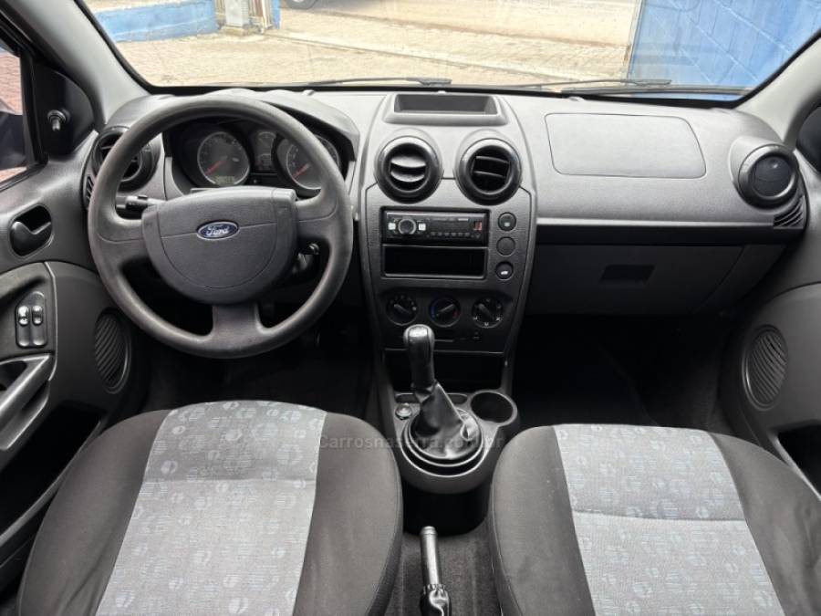 FORD - FIESTA - 2013/2014 - Preta - R$ 30.500,00
