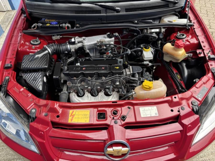 CHEVROLET - PRISMA - 2008/2009 - Vermelha - R$ 27.500,00