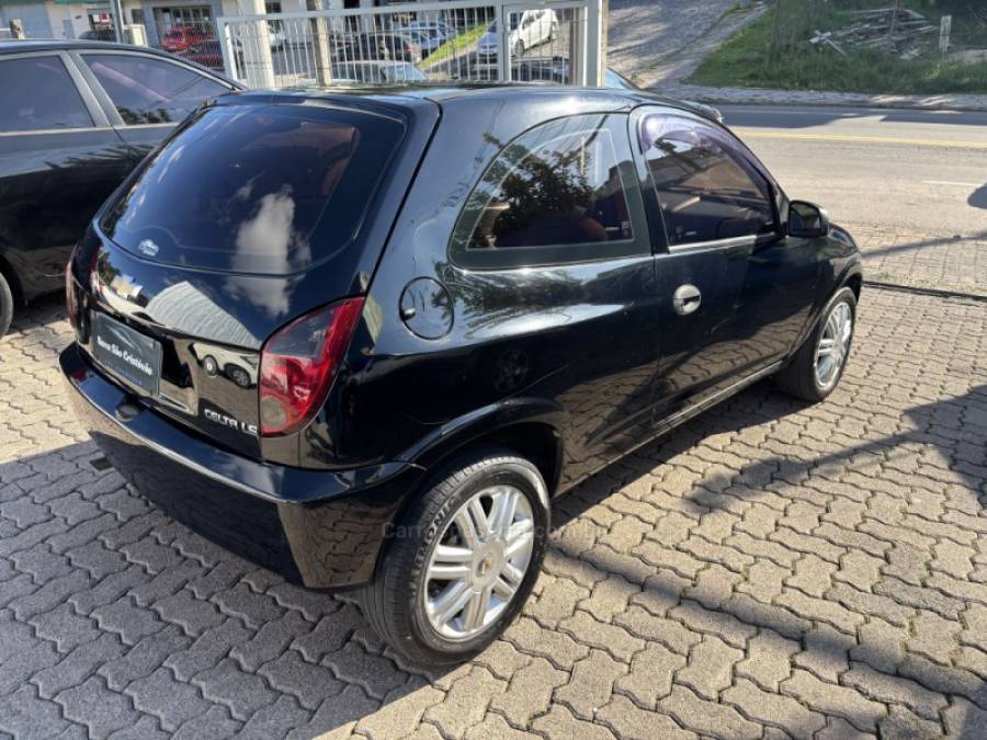CHEVROLET - CELTA - 2013/2014 - Preta - R$ 27.500,00