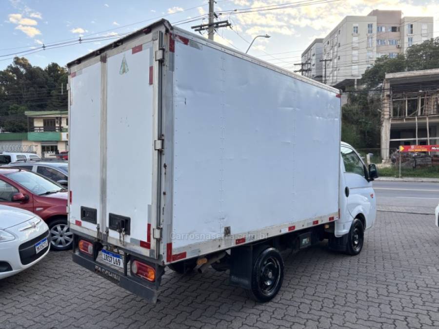 HYUNDAI - HR - 2011/2012 - Branca - R$ 95.000,00