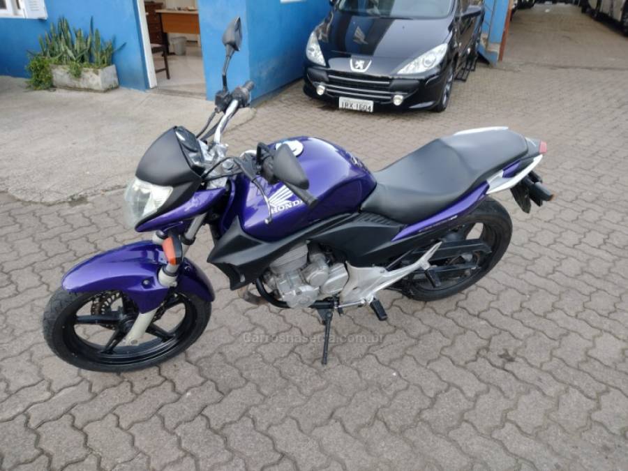 HONDA - CB 300R - 2011/2011 - Azul - R$ 12.000,00