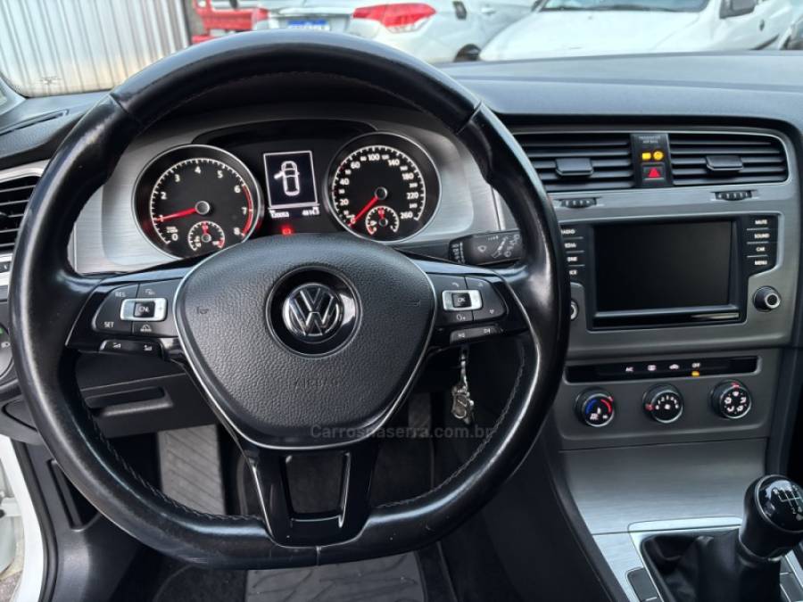 VOLKSWAGEN - GOLF - 2017/2017 - Branca - R$ 81.500,00