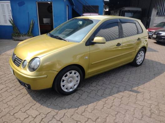 VOLKSWAGEN - POLO - 2002/2003 - Amarela - Sob Consulta