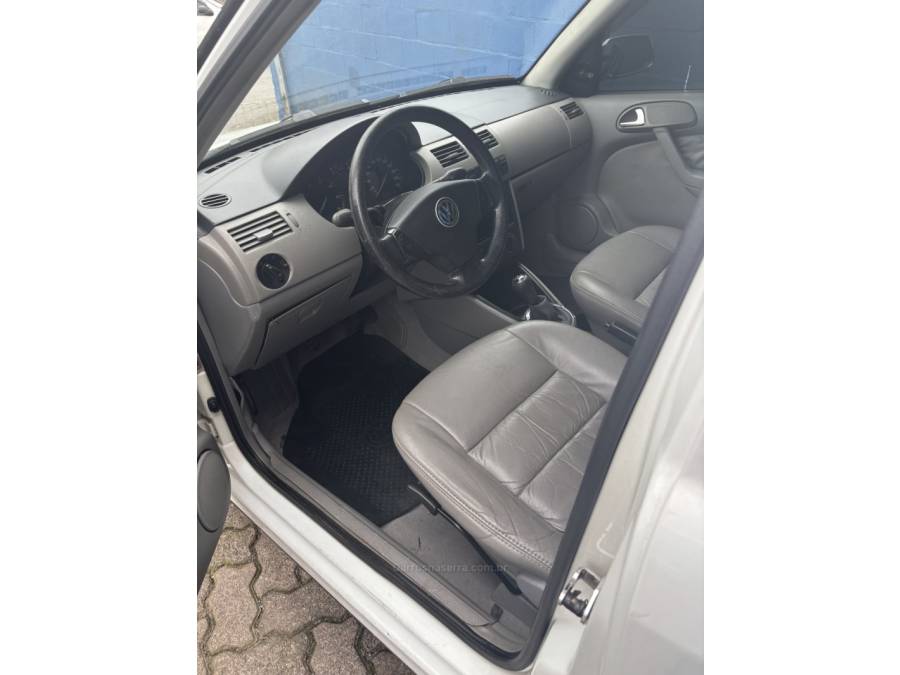 VOLKSWAGEN - SAVEIRO - 2001/2001 - Branca - R$ 29.500,00