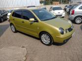 VOLKSWAGEN - POLO - 2002/2003 - Amarela - Sob Consulta