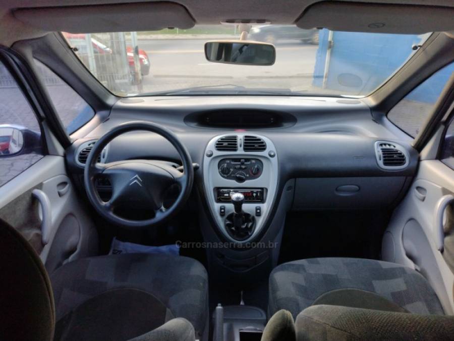 CITROËN - XSARA PICASSO - 2005/2005 - Prata - R$ 17.800,00